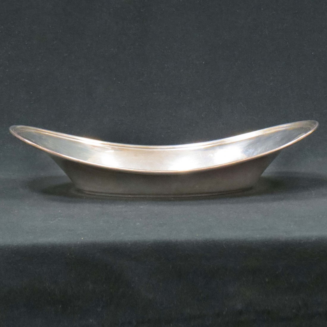 WATSON COMPANY STERLING BREAD TRAY: WATSON COMPANY STERLING BREAD TRAY, FOR BAILEY, BANKS, BIDDLE #A662. LENGTH 11 1/2"; 9.12 OZT