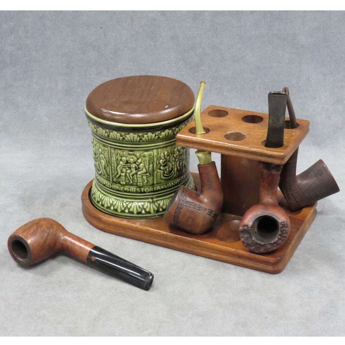 LOT INCLUDING GERMAN POTTERY HUMIDOR AND BURL PIPE: LOT INCLUDING GERMAN POTTERY HUMIDOR AND BURL PIPES INCLUDING MONARCH, BEN WADE/ROYAL GRAIN, LA STRADA AND CESONE/LIVORNA