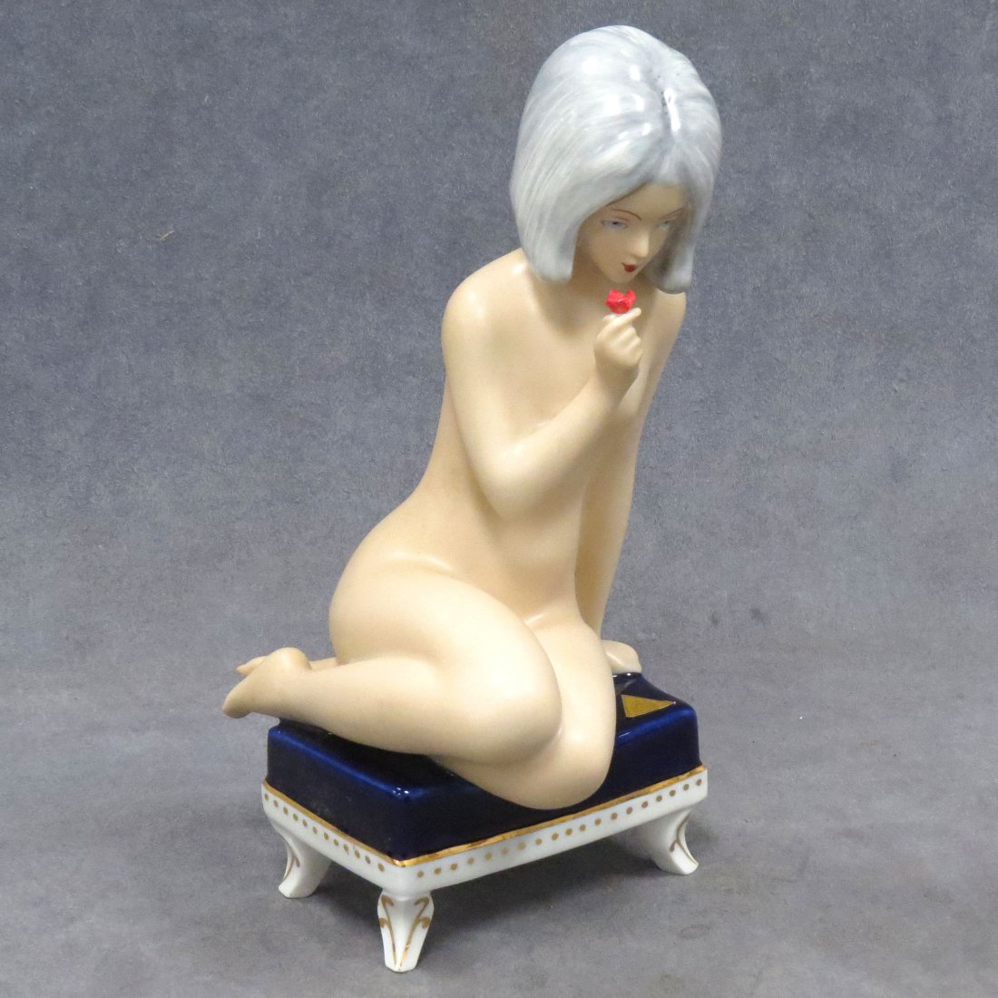 ROYAL DUX SEATED NUDE FEMALE, ARTIST SIGNED: ROYAL DUX SEATED NUDE FEMALE, ARTIST SIGNED. HEIGHT 9 1/2"