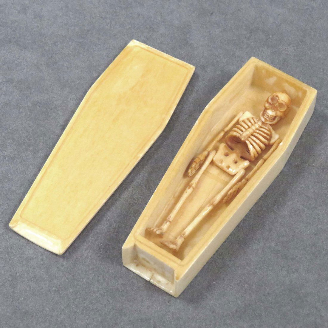 SAILOR ART WHALE BONE COFFIN WITH SKELETON: SAILOR ART WHALE BONE COFFIN WITH ARTICULATED SKELETON. LENGTH 5" **CANNOT EXPORT**