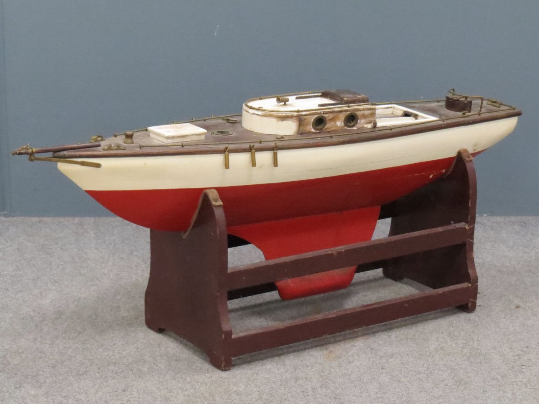 VINTAGE POND BOAT WITH BRONZE FITTINGS: VINTAGE POND BOAT WITH BRONZE FITTINGS. LENGTH 38" (AS IS-INCOMPLETE)