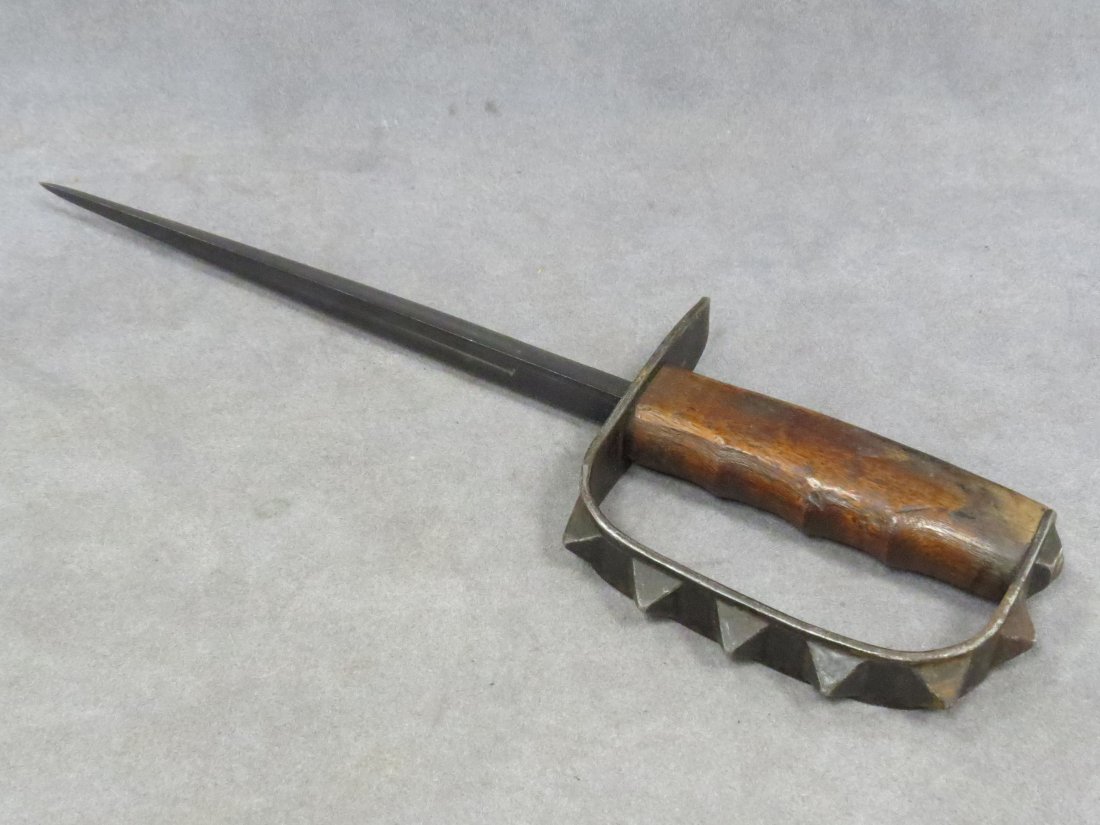 WWI TRENCH/CLOSE COMBAT KNIFE.: WWI TRENCH/CLOSE COMBAT KNIFE. LENGTH 14"