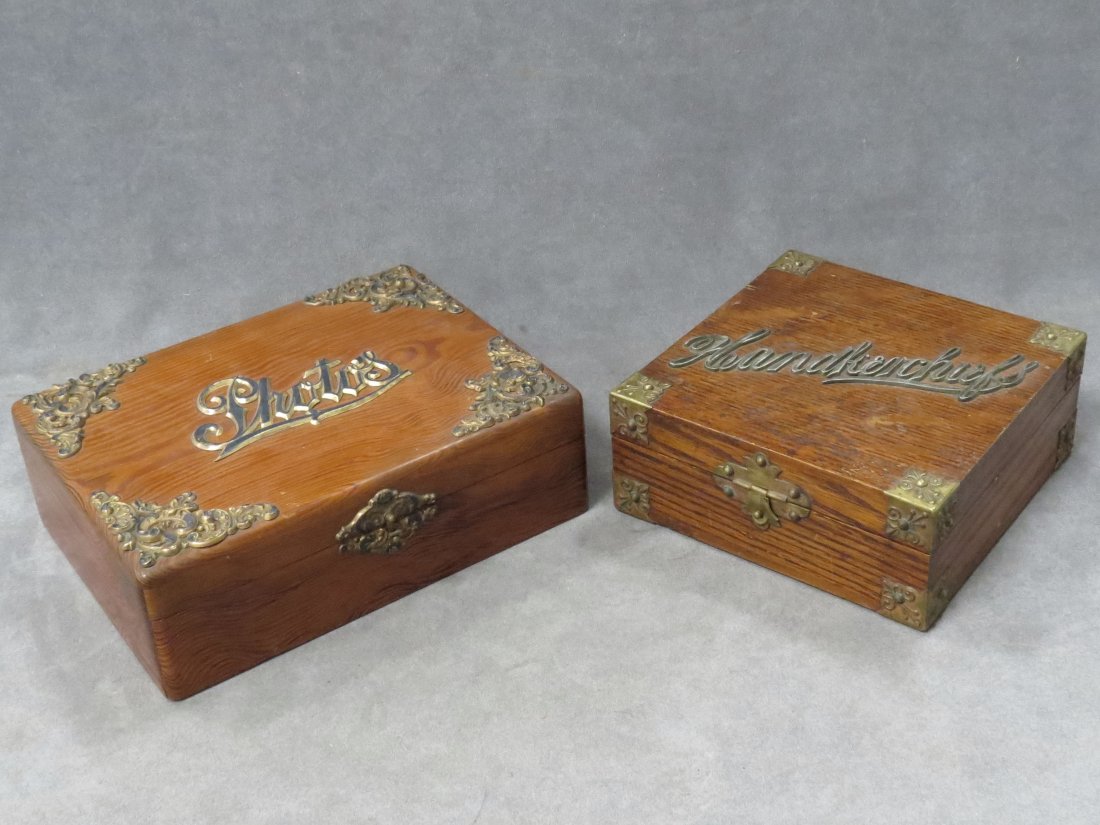 LOT (2) INCLUDING VINTAGE OAK "HANDKERCHIEFS" BOX: LOT (2) INCLUDING VINTAGE OAK "HANDKERCHIEFS" BOX, HEIGHT 3 1/4"; TOP 7 3/4 X 7 3/4" AND VINTAGE GRAINED PINE "PHOTOS" BOX, HEIGHT 3 1/4"; TOP 7 3/4 X 10"