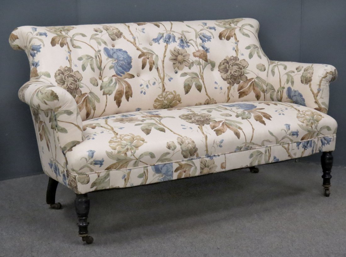 VICTORIAN WALNUT SETTEE (NEW UPHOLSTERY): VICTORIAN WALNUT SETTEE (NEW UPHOLSTERY), 19TH CENTURY. LENGTH 60"