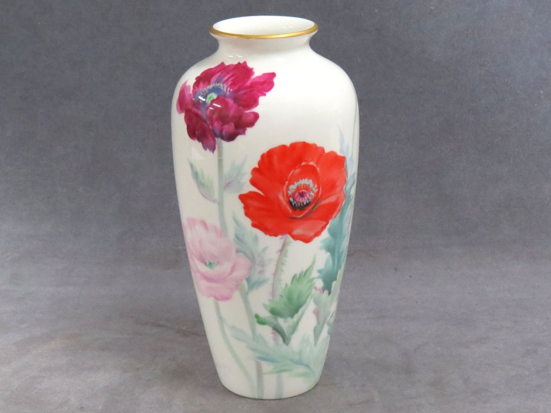 VINTAGE NORITAKE/NIPPON TOKI KAISHA VASE: VINTAGE NORITAKE/NIPPON TOKI KAISHA HAND DECORATED PORCELAIN POPPY VASE, SIGNED G. KATO. HEIGHT 8 3/4"