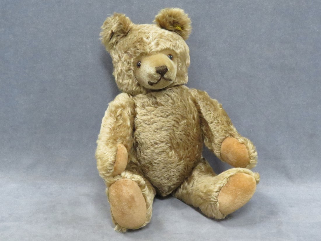 VINTAGE STEIFF JOINTED BEAR (0202/51): VINTAGE STEIFF JOINTED BEAR (0202/51), SIGNED/EAR TAG, GERMANY. HEIGHT 20"