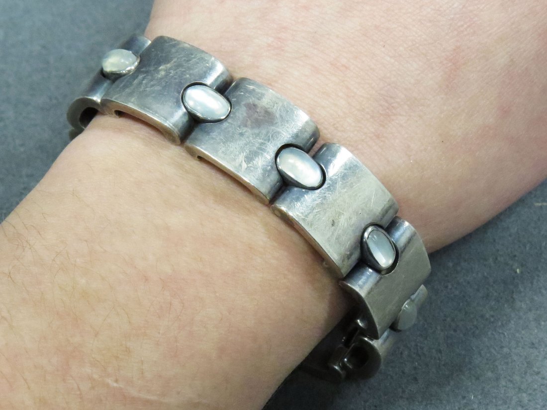 VINTAGE ANTONIO PINEDA 970 SILVER BRACELET: VINTAGE MEXICAN 970 SILVER BRACELET WITH (9) MOONSTONES, SIGNED ANTONIO PINEDA WITH 17 EAGLE, C.1953. LENGTH 7"; 2.25 OZT