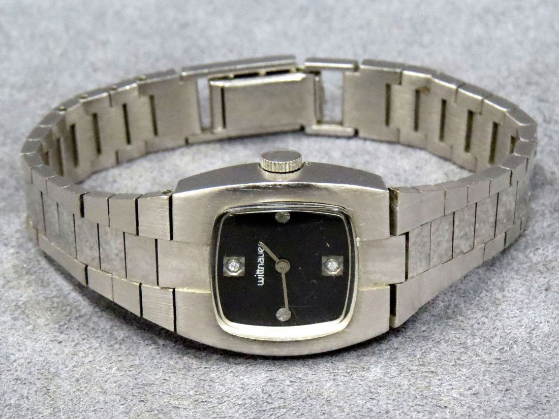 VINTAGE WITTNAUER STAINLESS 17-JEWEL WOMAN'S WRISTWATCH: VINTAGE WITTNAUER STAINLESS 17-JEWEL WOMAN'S WRISTWATCH