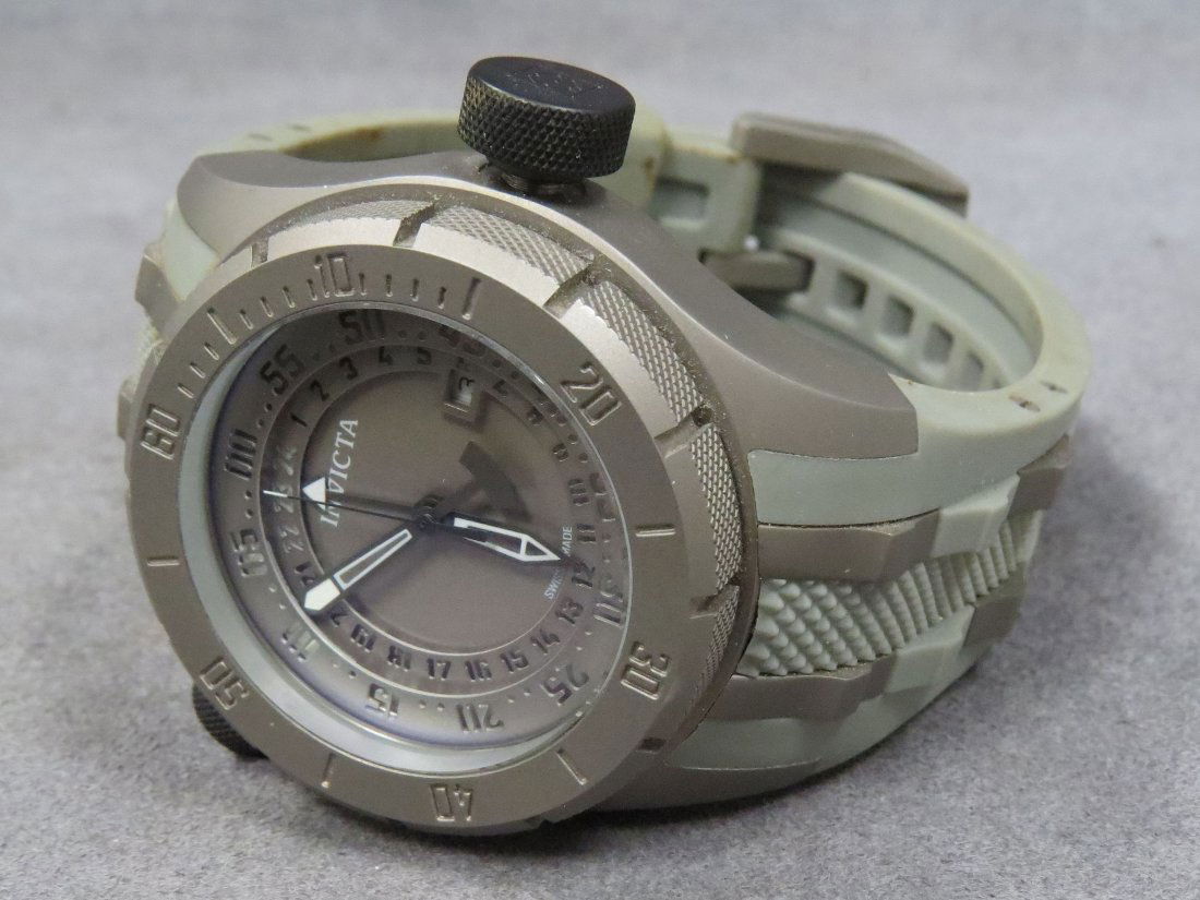 INVICTA RESERVE TITANIUM COALITION FORCES WATCH: INVICTA RESERVE TITANIUM COALITION FORCES MOD 0227 QUARTZ GMT WRISTWATCH WITH RUBBER BAND (50MM)