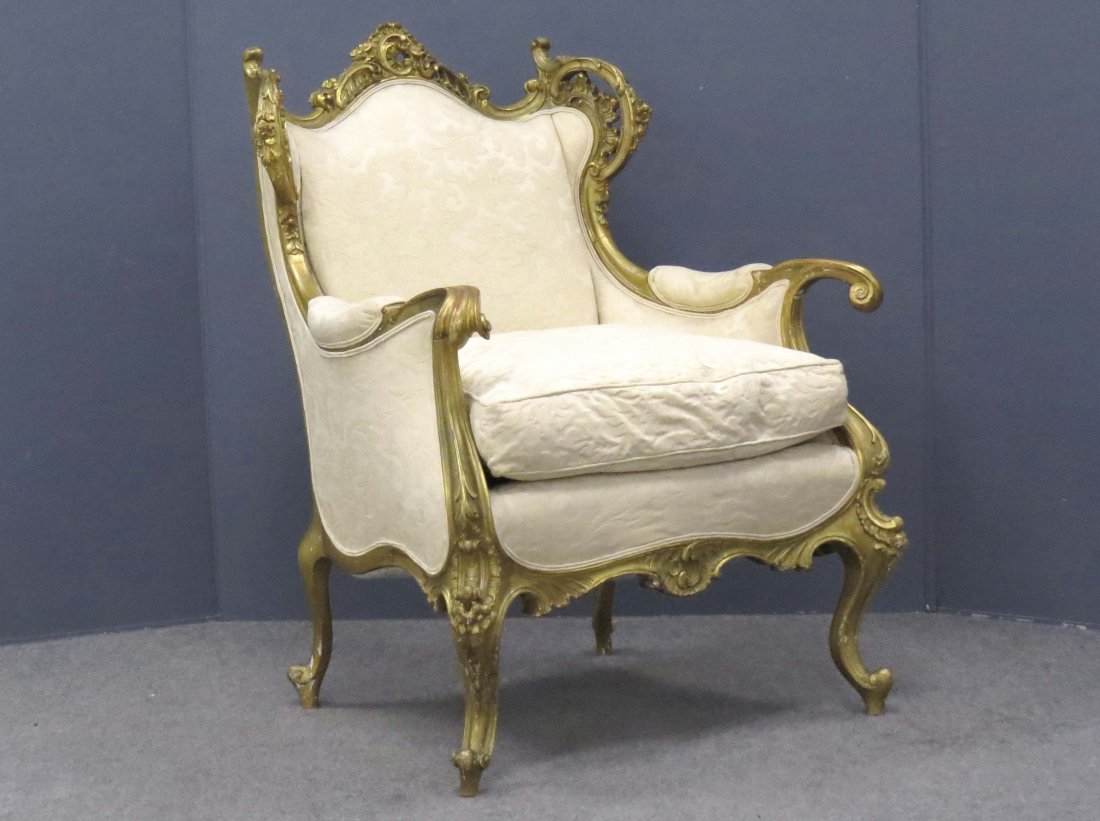 BAROQUE STYLE CARVED AND GILT BERGERE: BAROQUE STYLE CARVED AND GILT BERGERE