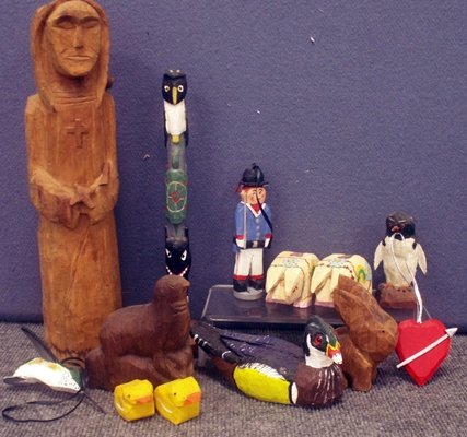 WOLFGANG OTTO KURTZ (AMERICAN 20TH CENTURY): WOLFGANG OTTO KURTZ (AMERICAN 20TH CENTURY), LOT ASSORTED FOLK ART CARVINGS. HEIGHT 1 1/2-14"