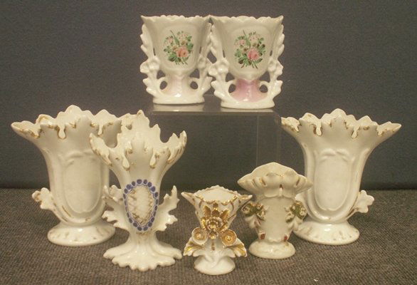 LOT (7) ASSORTED VICTORIAN DECORATED PORCELAIN: LOT (7) ASSORTED VICTORIAN DECORATED PORCELAIN FLAIRS, 19TH CENTURY. HEIGHT 3 1/2-6 1/2"