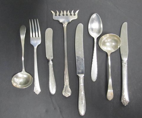 LOT ASSORTED STERLING FLATWARE INCLUDING (2) SAUCE: LOT ASSORTED STERLING FLATWARE INCLUDING (2) SAUCE LADLES, (1) SARDINE FORK, FORK, TEASPOON AND (3) KNIVES. WEIGHABLE SILVER 3.71 OZT