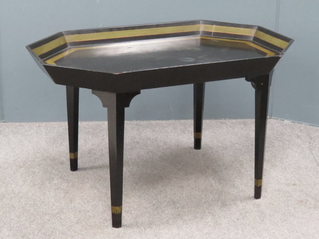 REGENCY STYLE TRAY TOP STAND: REGENCY STYLE CARVED AND PAINTED DECORATED TRAY TOP STAND, 20TH CENTURY. HEIGHT 20"; TOP 35 X 21"