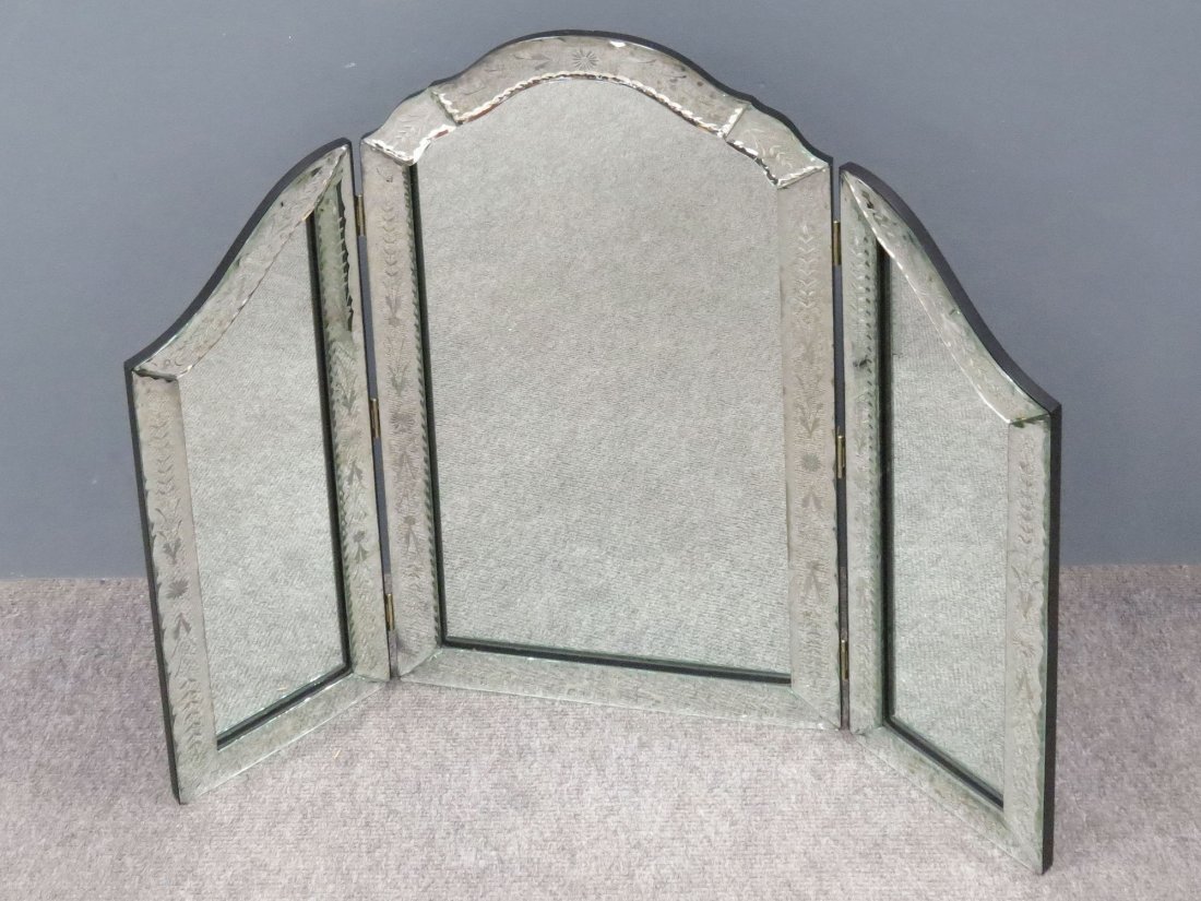 VENETIAN STYLE GLASS TRI-FOLD MIRROR: VENETIAN STYLE ETCHED AND CUT GLASS TRI-FOLD MIRROR. HEIGHT 25"