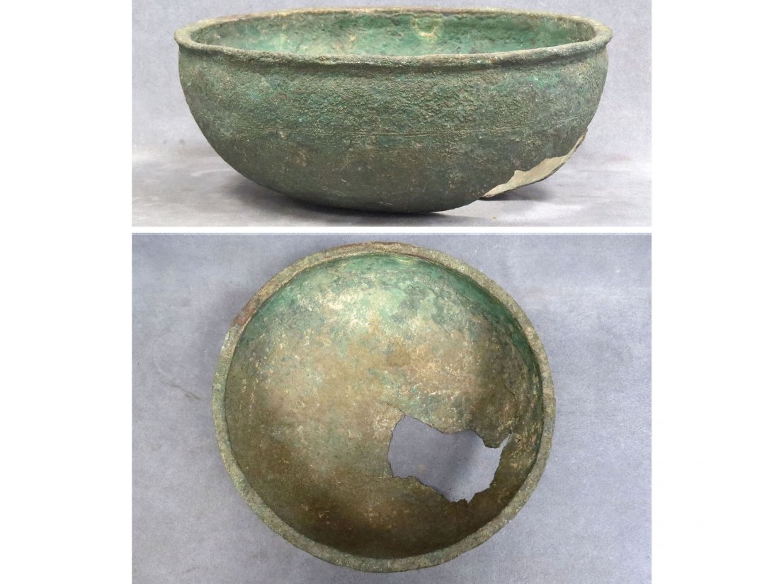 ISLAMIC BRONZE BOWL, 12TH CENTURY.: ISLAMIC BRONZE BOWL, 12TH CENTURY. HEIGHT 5"; DIAMETER 11 1/4"