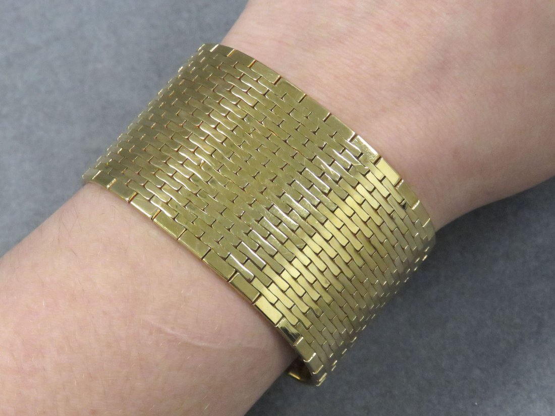 EXQUISITE NAPIER GOLD TONE BRICK-LINK BRACELET (1 of 5)