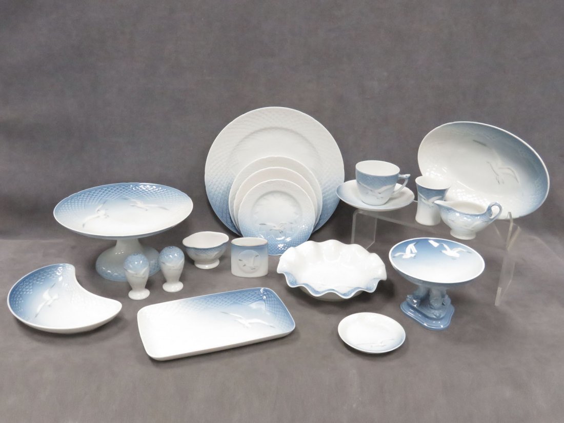 BING & GRONDAHL PORCELAIN "SEAGULL" PATTERN DINNER (1 of 5)
