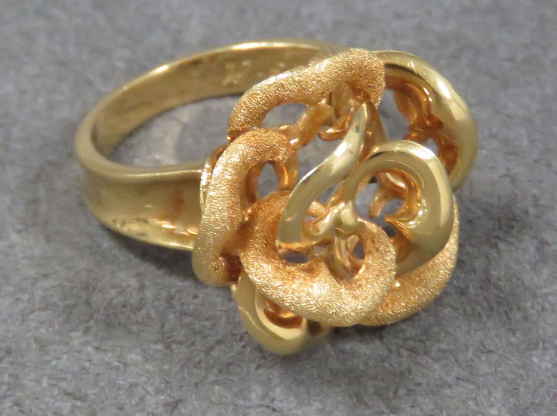 18K YELLOW GOLD FLORAL RING (1 of 4)