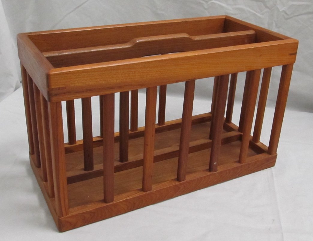 MID-CENTURY MODERN TEAK MAGAZINE RACK: MID-CENTURY MODERN TEAK MAGAZINE RACK. 11 X 18 1/4"