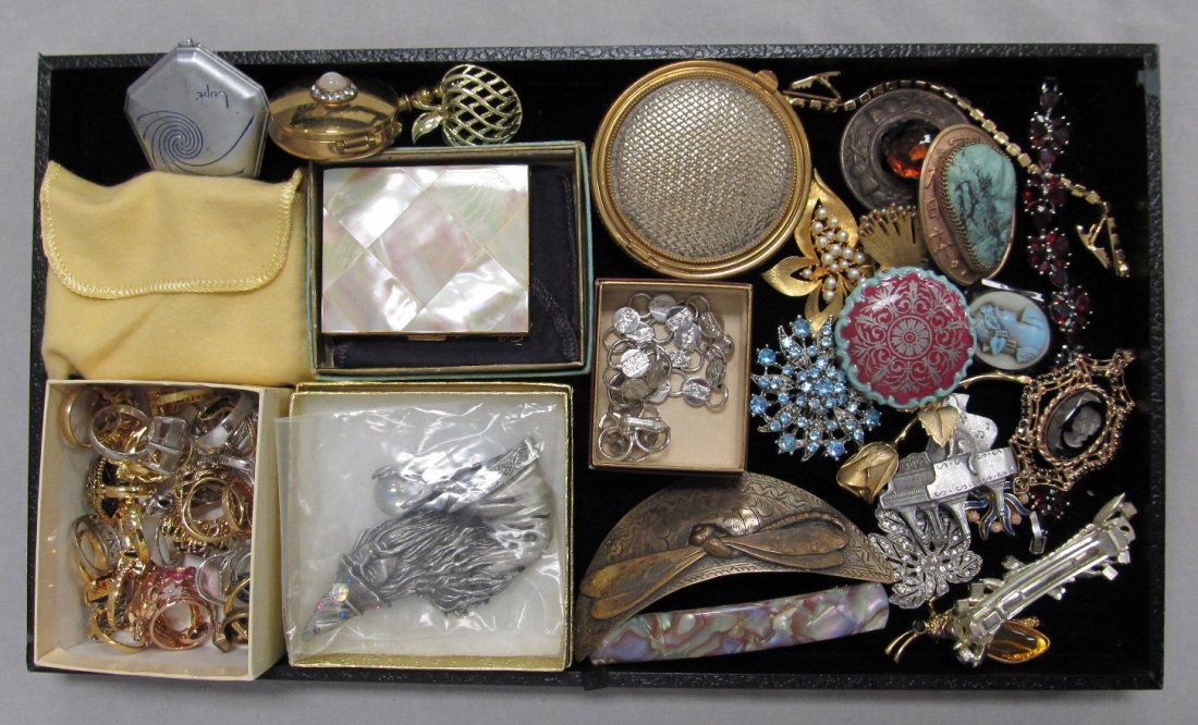 LOT ASSORTED COSTUME JEWELRY, COMPACTS, RINGS (1 of 1)