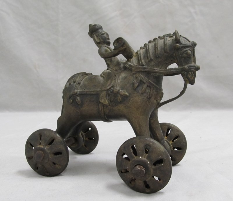 INDIAN BRONZE TEMPLE PULL TOY (1 of 4)