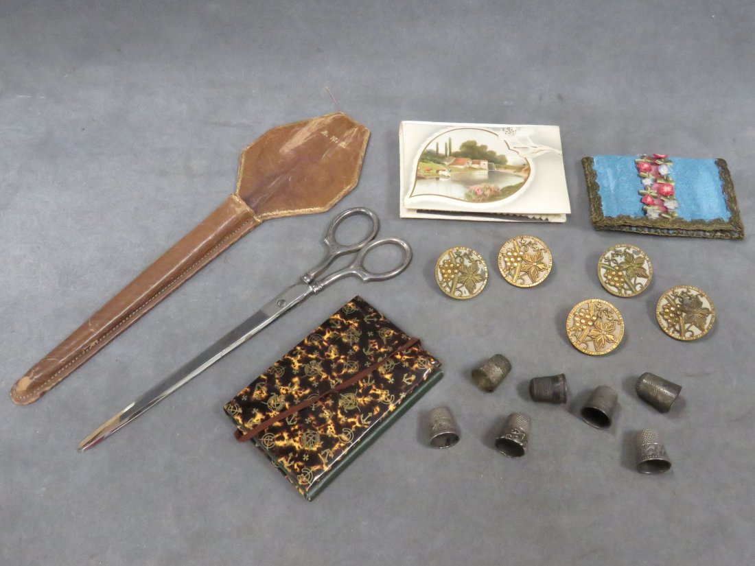 LOT ASSORTED SEWING ARTICLES (1 of 8)