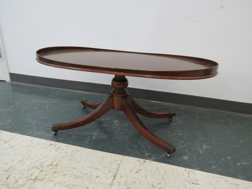 REGENCY STYLE MAHOGANY OVAL COFFEE TABLE (1 of 1)