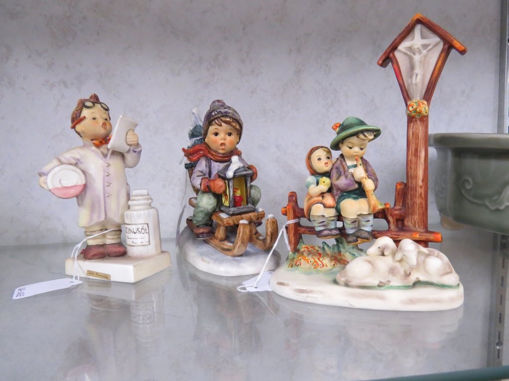 LOT (3) HUMMELS INCLUDING LITTLE PHARMACIST (1 of 1)