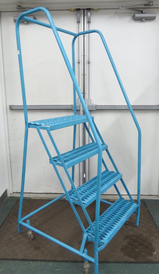 INDUSTRIAL ROLLING LADDER/STEPS (1 of 1)