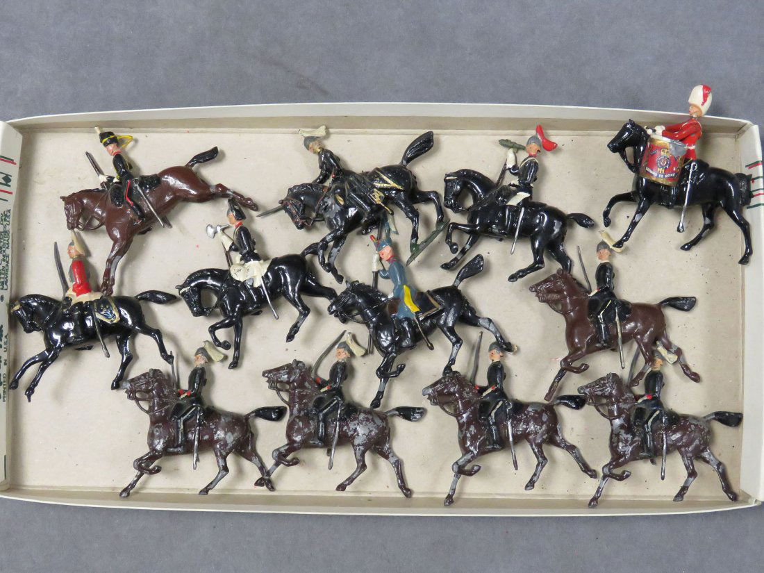 LOT (12) BRITAINS MOUNTED SOLDIERS & DRUMMER (1 of 5)