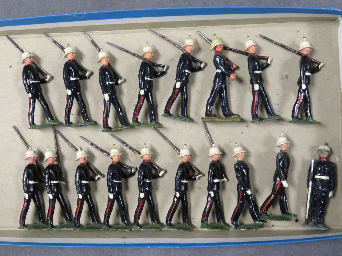 SET (18) PAINTED LEAD ROYAL MARINES MARCHING DETAI (1 of 5)