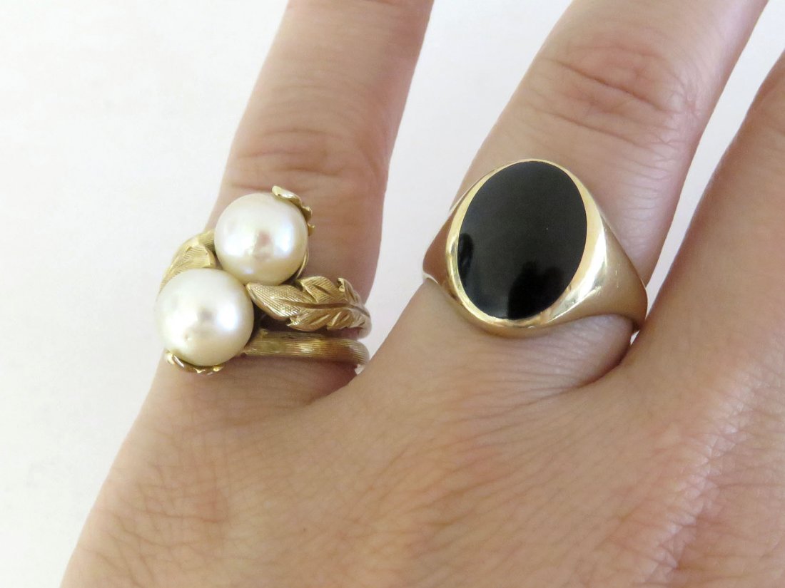 LOT (2) 14K YELLOW GOLD RINGS INCLUDING ONYX (1 of 3)