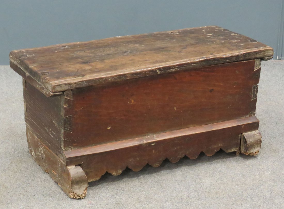 CONTINENTAL RENAISSANCE OAK CARVED CASKET: CONTINENTAL RENAISSANCE OAK CARVED CASKET. HEIGHT 12"; TOP 10 1/2 X 25"