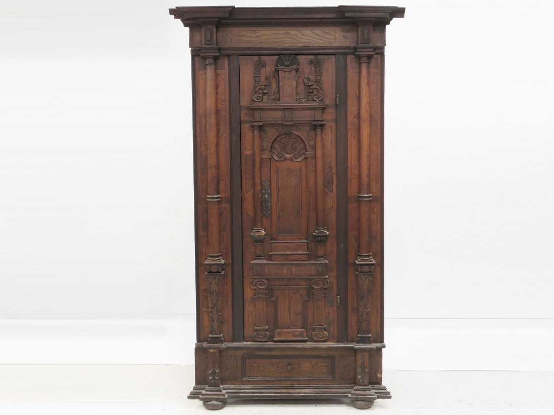 SOUTH GERMAN RENAISSANCE WALNUT CORNER CABINET (1 of 8)
