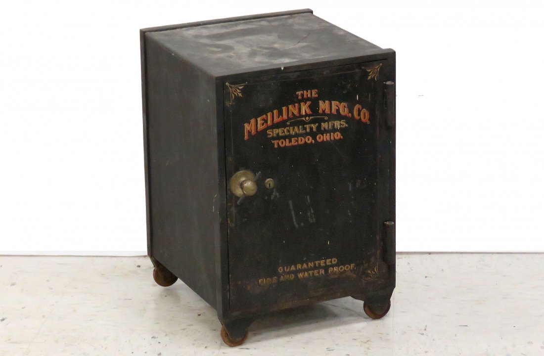 MINIATURE IRON KEY-LOCK SAFE (1 of 3)