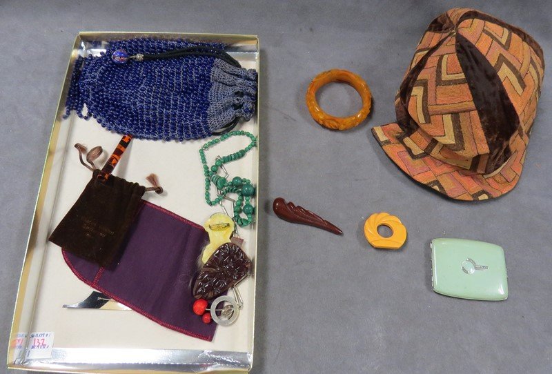LOT ASSORTED VINTAGE ART DECO JEWELRY (BAKELITE) (1 of 8)