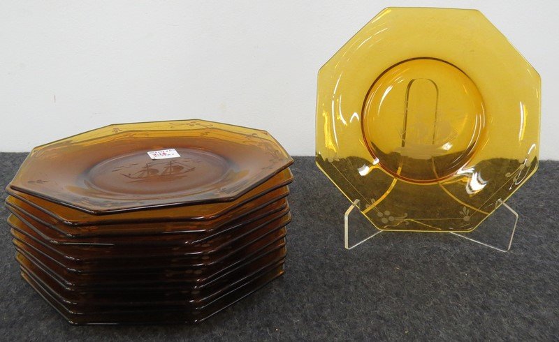 SET 12 CAMBRIDGE AMBER GLASS ETCHED PLATES (1 of 2)