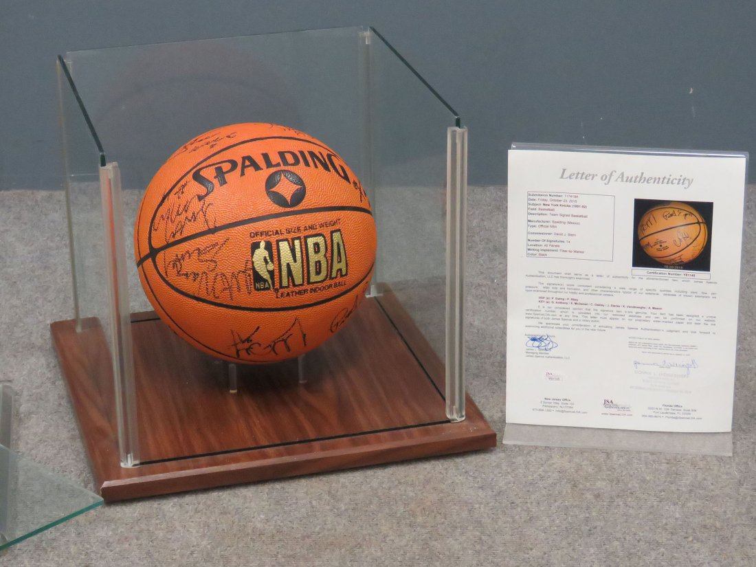 NY KNICKS TEAM (1991-1992) 14-SIGNATURE BASKETBALL: NY KNICKS TEAM (1991-1992) 14-SIGNATURE AUTOGRAPHED SPALDING BALL INCLUDING PATRICK EWING, JOHN STARKS, KIKI VANDERWEGHE, ETC WITH COA (IN LUCITE, GLASS AND WOOD DISPLAY CASE)