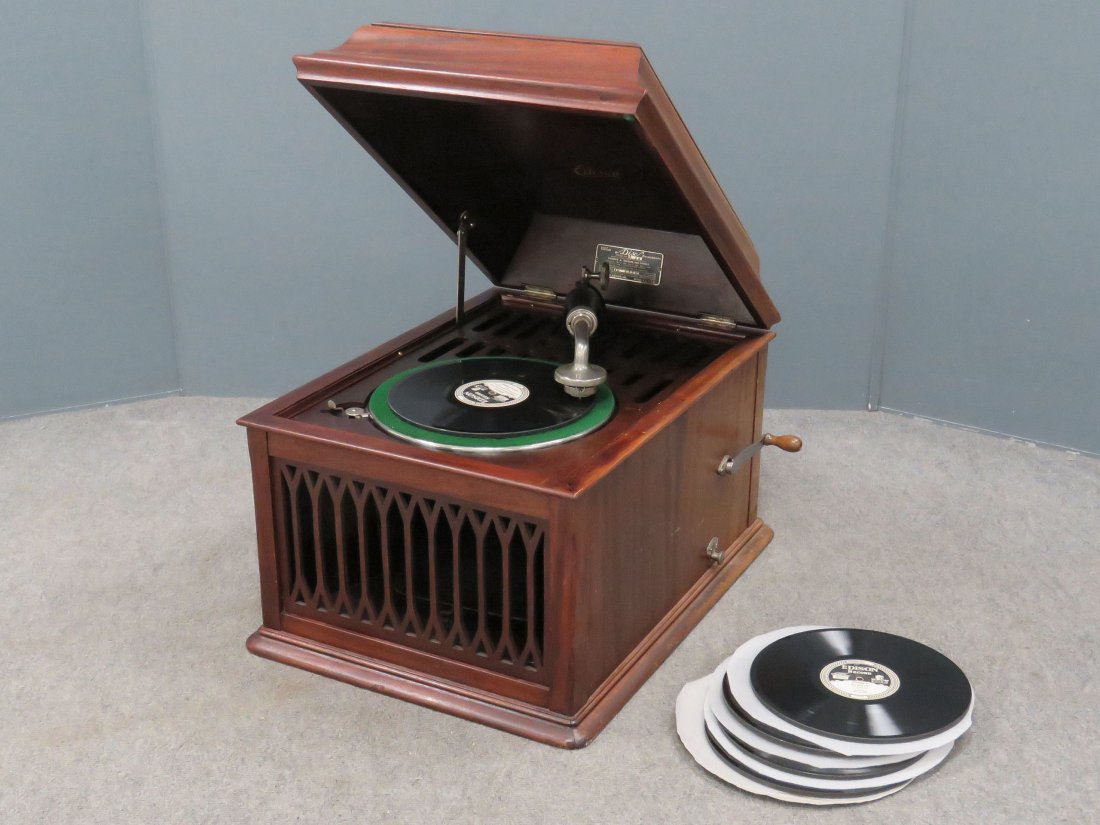 EDISON MAHOGANY MODEL B-80 PHONOGRAPH WITH RECORDS: EDISON MAHOGANY MODEL B-80 PHONOGRAPH WITH RECORDS