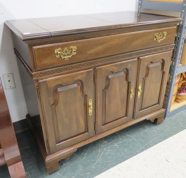 ETHAN ALLEN CHIPPENDALE STYLE MAHOGANY BAR CABINET (1 of 2)