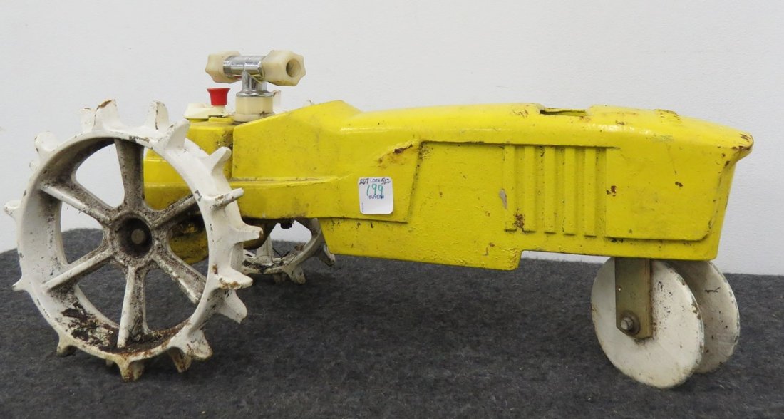 VINTAGE CAST IRON NELSON CRAWLING LAWN SPRINKLER: VINTAGE CAST IRON NELSON CRAWLING LAWN SPRINKLER