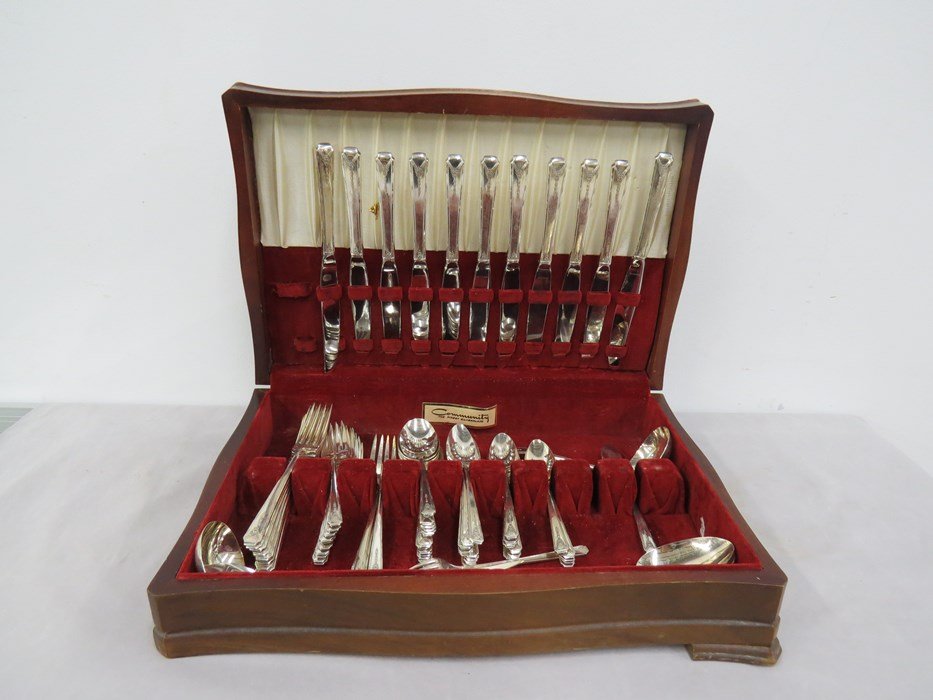 SET COMMUNITY SILVER PLATE FLATWARE SERVICE FOR (1 of 9)