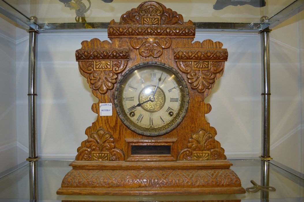 VINTAGE SETH THOMAS OAK SHELF CLOCK (1 of 7)