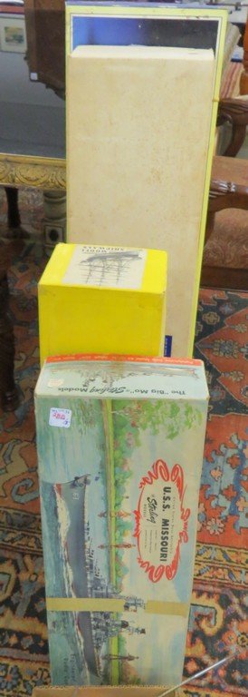 LOT (5) INCLUDING (4) BOAT MODELS (MAY BE INCOMPLETE) (1 of 6)