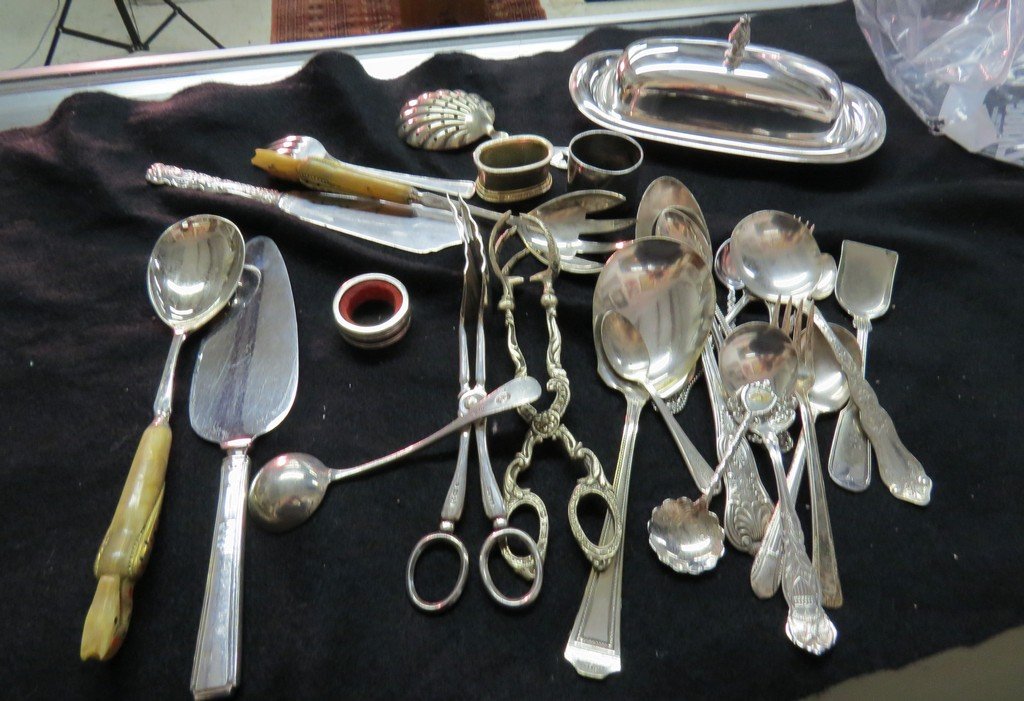 LOT SILVER PLATE SERVING PIECES (1 of 4)