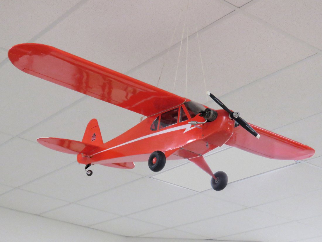 VINTAGE CUSTOM MODEL PIPER CUB AIRPLANE WITH 4-STROKE (1 of 1)