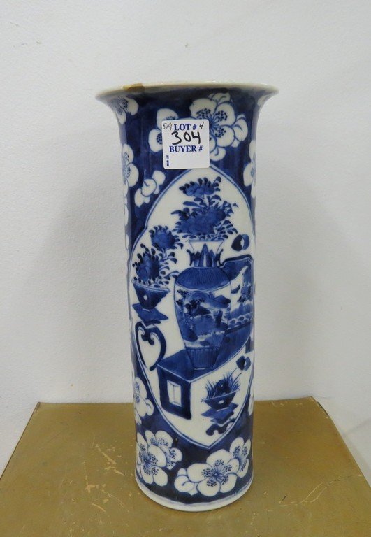 CHINESE BLUE AND WHITE DECORATED PORCELAIN BEAKER VASE,: CHINESE BLUE AND WHITE DECORATED PORCELAIN BEAKER VASE, BEARING KANG H'SI MARK, 19TH CENTURY. HEIGHT 10 1/4" (RIM REPAIR)