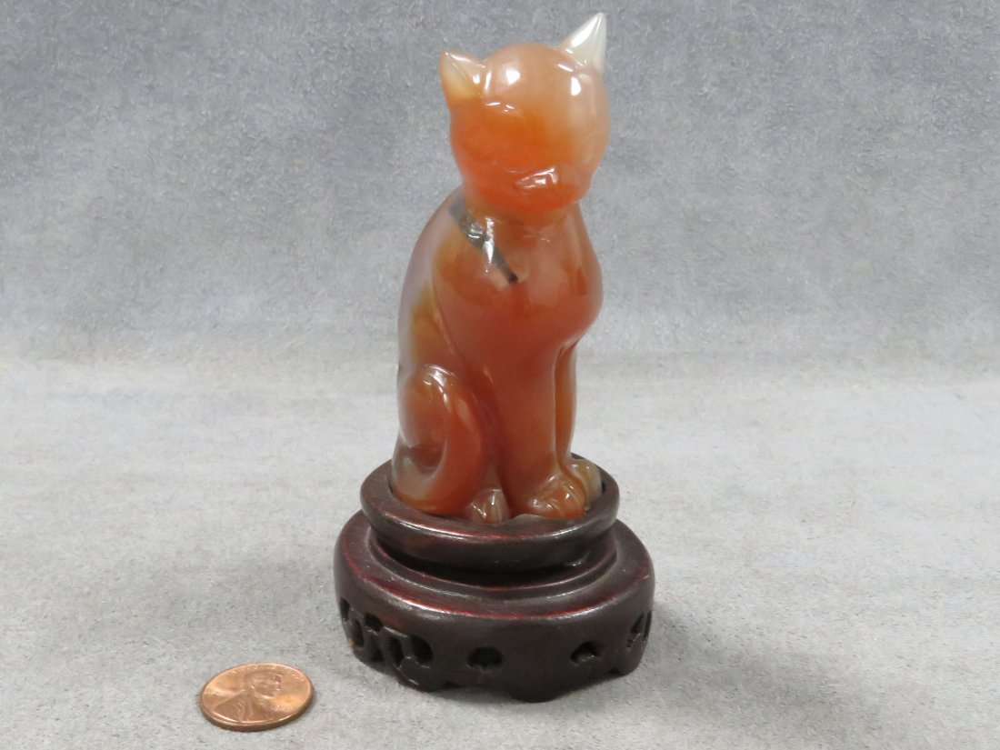 CHINESE CARVED AGATE SEATED CAT WITH BOXWOOD STAND. (1 of 3)