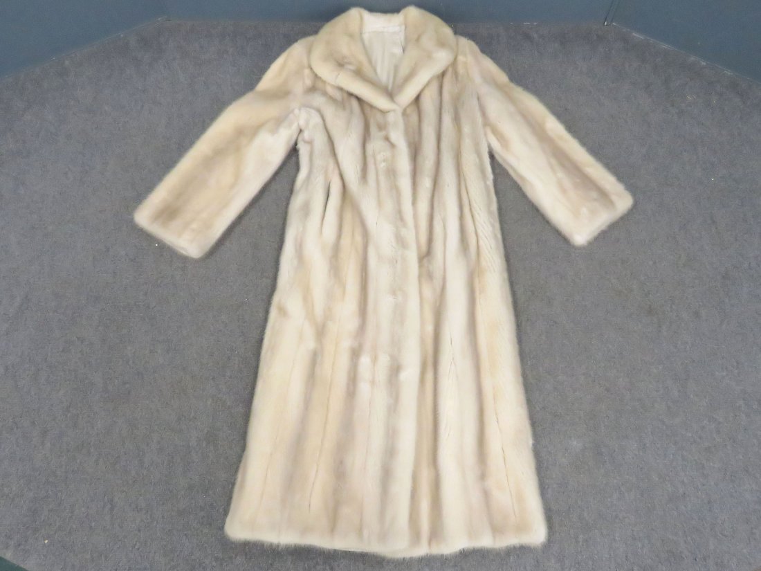 SILVER  MINK FULL LENGTH COAT (1 of 4)